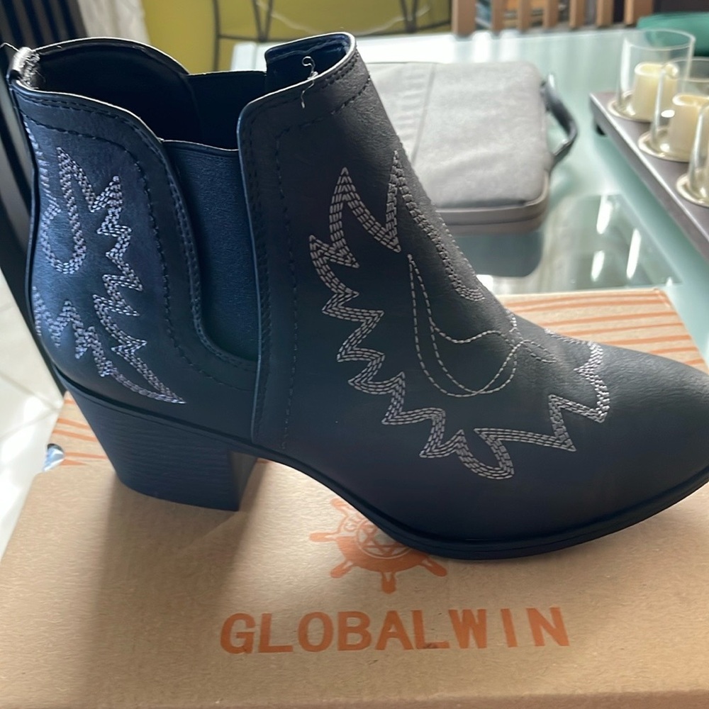 Black ladies short boots